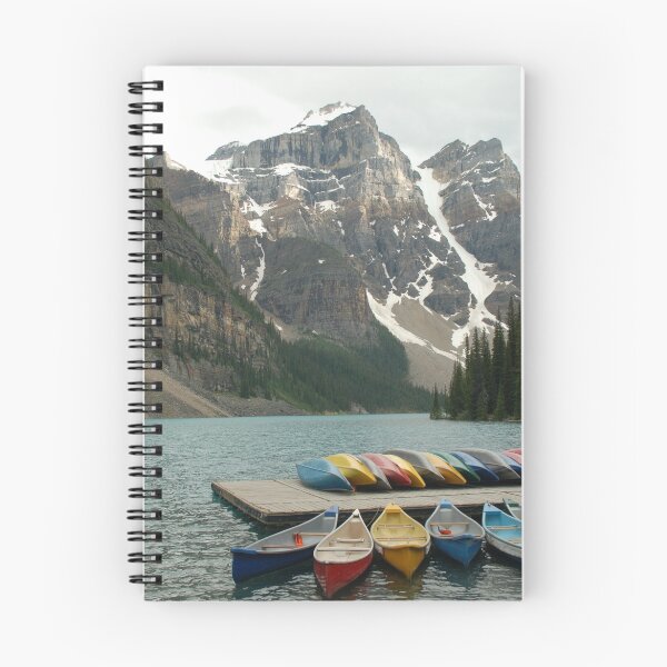 Aperçu de l'œuvre Moraine Lake w canoes créée et vendue par JimSanders.