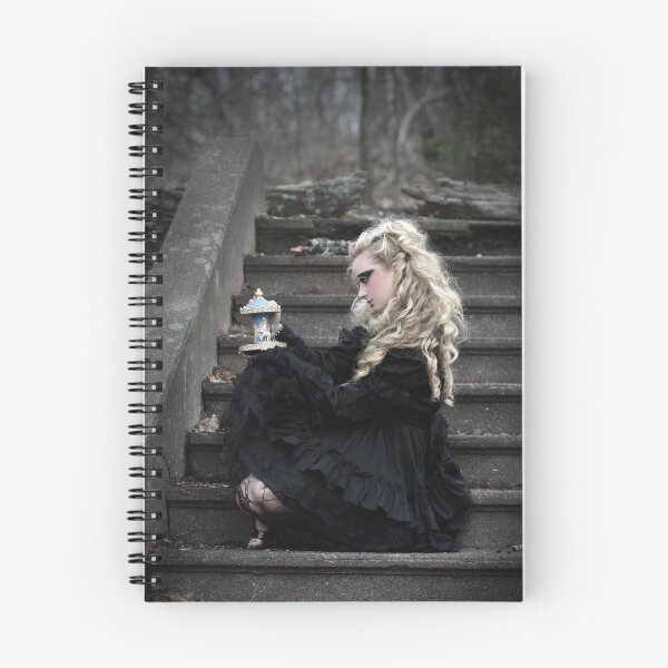 Artikelvorschau, abandoned essence entworfen und verkauft von April Elizabeth.