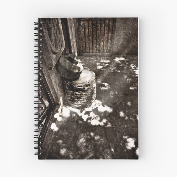 Aperçu de l'œuvre Le tabouret du vieux potier créée et vendue par springwatcher.