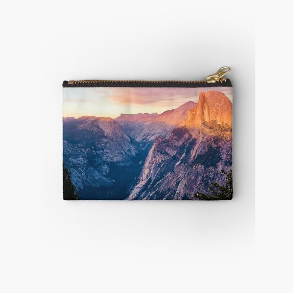 Aperçu de l'œuvre Half Dome au coucher du soleil créée et vendue par Kara Rountree.