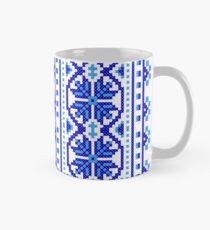 #UkrainianFolkCostumePattern #ukrainianfolk #costumepattern #ukrainian #folk #costume #pattern #decoration #ornate #abstract # text #kreativität #fashion #wiederholung #vertical #colorimage #retrostyle Tasse (Standard)