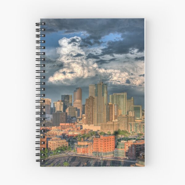 Aperçu de l'œuvre Denver Skyline au coucher du soleil créée et vendue par greg1701.