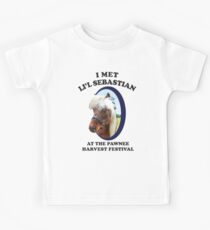 Ich traf Li'l Sebastian beim Pawnee Harvest Festival Kinder T-Shirt