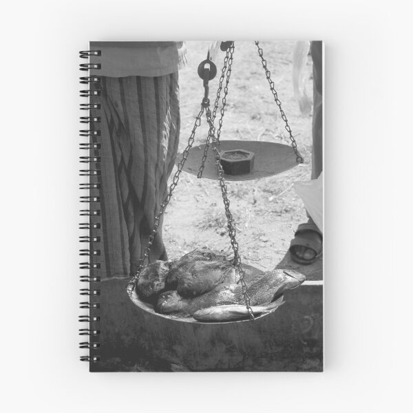 Artikelvorschau, weighing the catch entworfen und verkauft von Ursa Vogel.