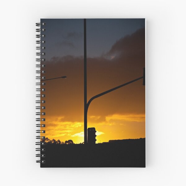 Aperçu de l'œuvre Silhouette Sunset Grovedale créée et vendue par Brenton Ford.