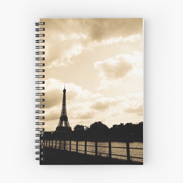 Artikelvorschau, Eiffel Tower - Paris entworfen und verkauft von Katie Krutzner.