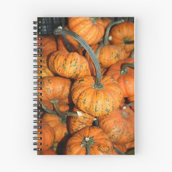 Aperçu de l'œuvre Tiny Halloween créée et vendue par Dana Yoachum.