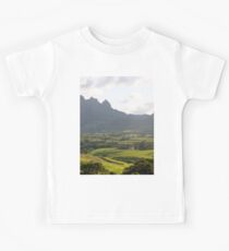 a sprawling Benin
landscape Kids Tee