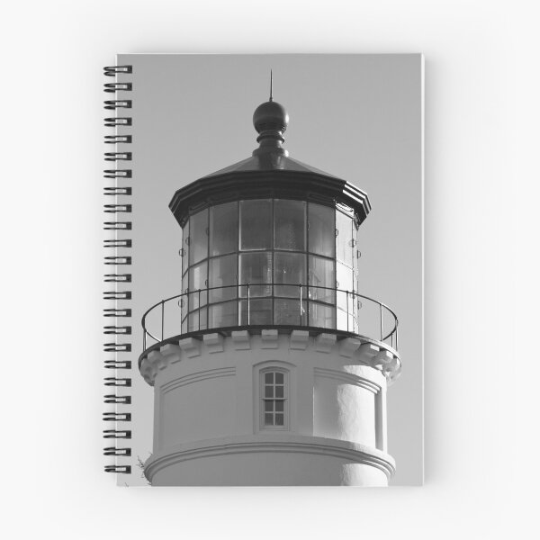 Artikelvorschau, Leuchtturm in Schwarz und Weiß entworfen und verkauft von Laddie Halupa.