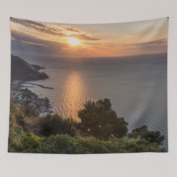 Artikelvorschau, Sonnenuntergang über San Marco di Castellabate von Castellabate entworfen und verkauft von Jon Shore.
