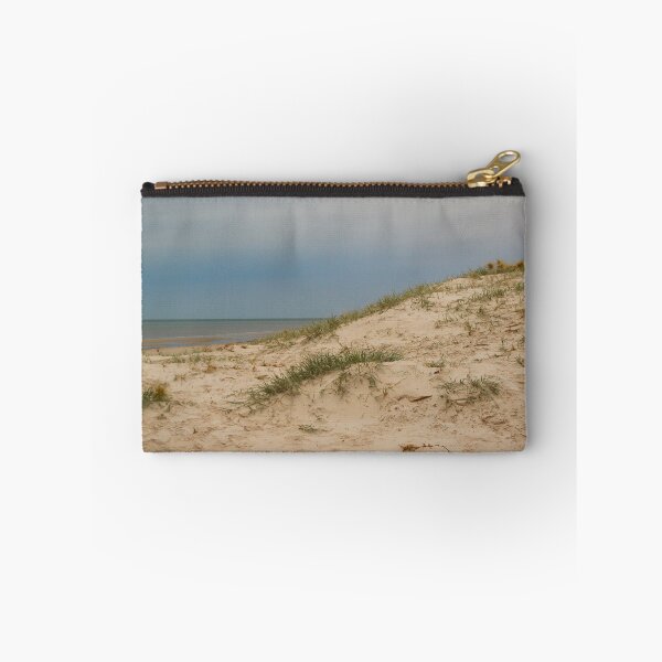 Aperçu de l'œuvre Grange Beach créée et vendue par Susan Henry.