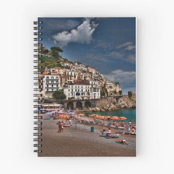 Artikelvorschau, Beach scene in the medieval town of Amalfi, Italy entworfen und verkauft von InterfaceImages.