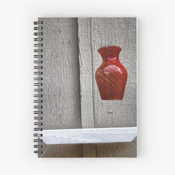 Aperçu de l'œuvre "Floating" red vase créée et vendue par happyphotos.