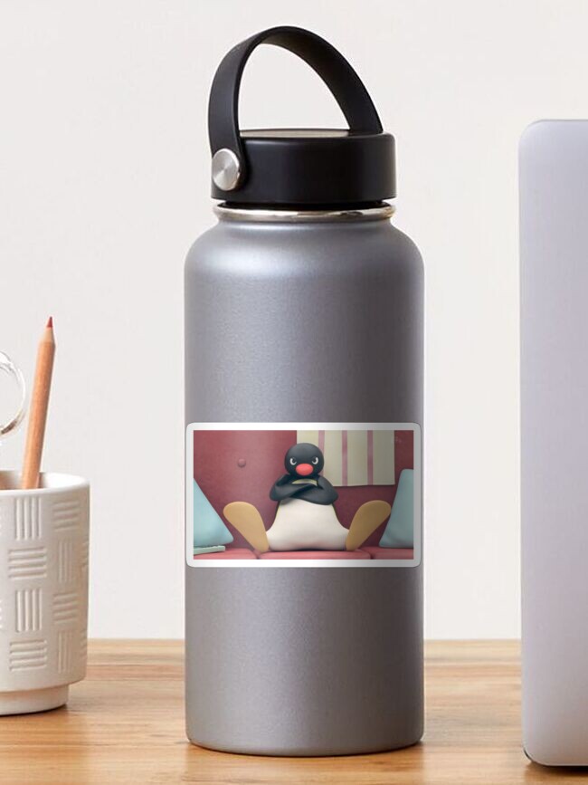 Imagen 1 de 3, Pegatina con la obra Pingu no es feliz, diseñada y vendida por cz1210.