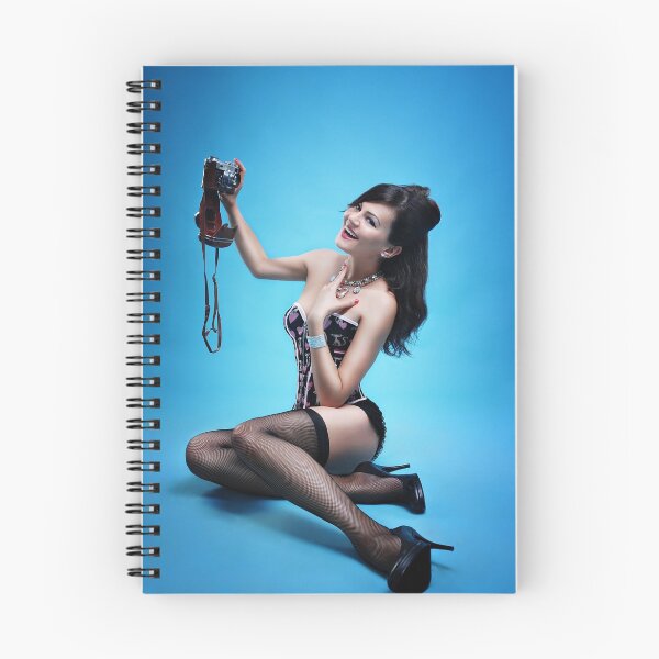 Artikelvorschau, "Sag Käse" Pin up Girl entworfen und verkauft von Laura Balc.