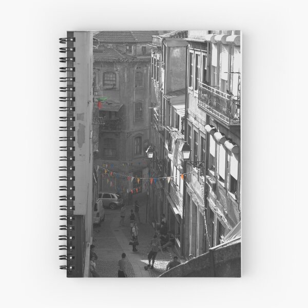 Artikelvorschau, oporto street scene entworfen und verkauft von Les Pink.