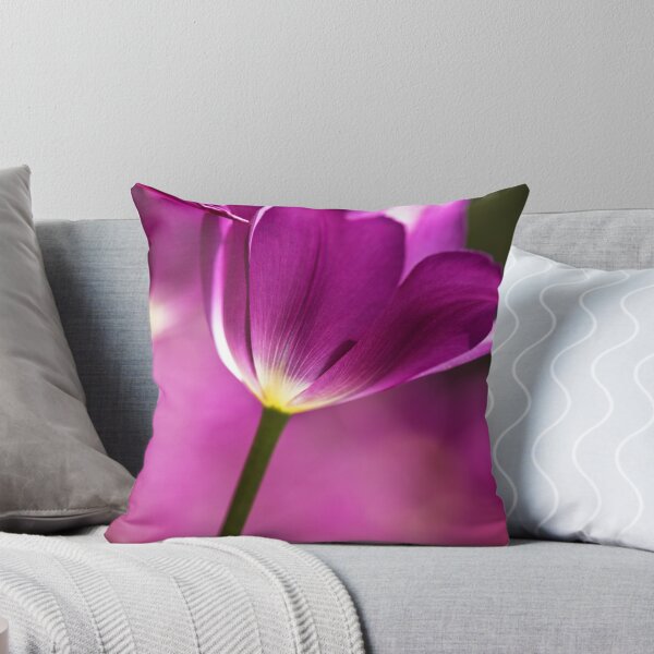 Aperçu de l'œuvre Purple Tulip créée et vendue par GalleryThree.