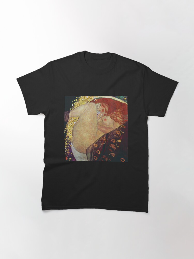 Aperçu 3 sur 7. T-shirt classique avec l'œuvre Gustav Klimt Danaë créée et vendue par timelessfancy.