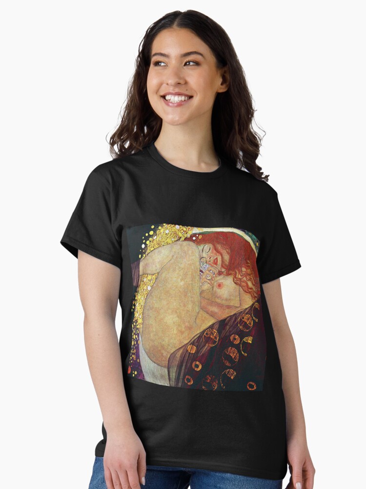 Aperçu 2 sur 7. T-shirt classique avec l'œuvre Gustav Klimt Danaë créée et vendue par timelessfancy.