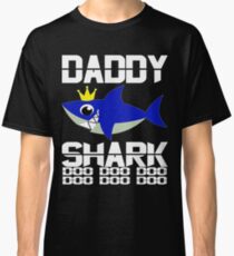 Neues 2019 Vati-Haifisch-Hemd, lustiges Vater-Geschenk von der Ehefrau-Sohn-Tochter Classic T-Shirt