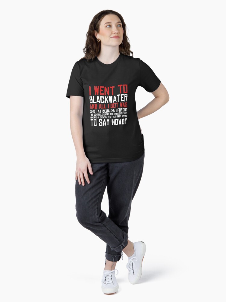 Imagen 4 de 7, Camiseta esencial con la obra Fui a Blackwater, diseñada y vendida por Georgina82.