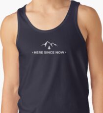 Camisetas de tirantes para hombre La camiseta de aventuras de Chris Prouse "Here Since Now"!