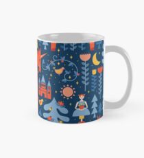 Skandinavisch inspiriertes Märchen in Blau Tasse (Standard)