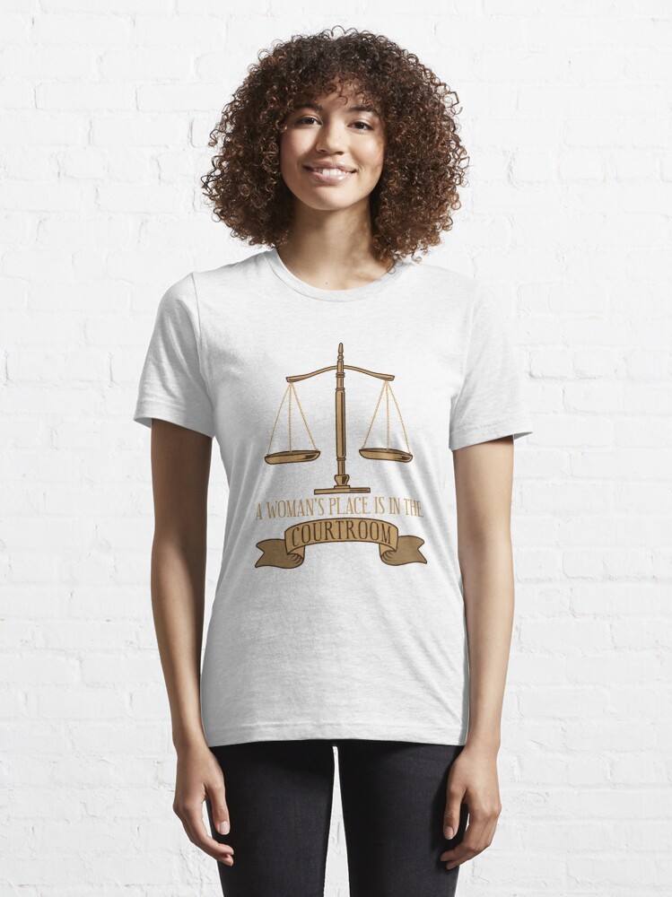 Thumbnail 6 von 7, Essential T-Shirt, A Woman's Place Is In The Courtroom - Funny Lawyer Gift designt und verkauft von yeoys.