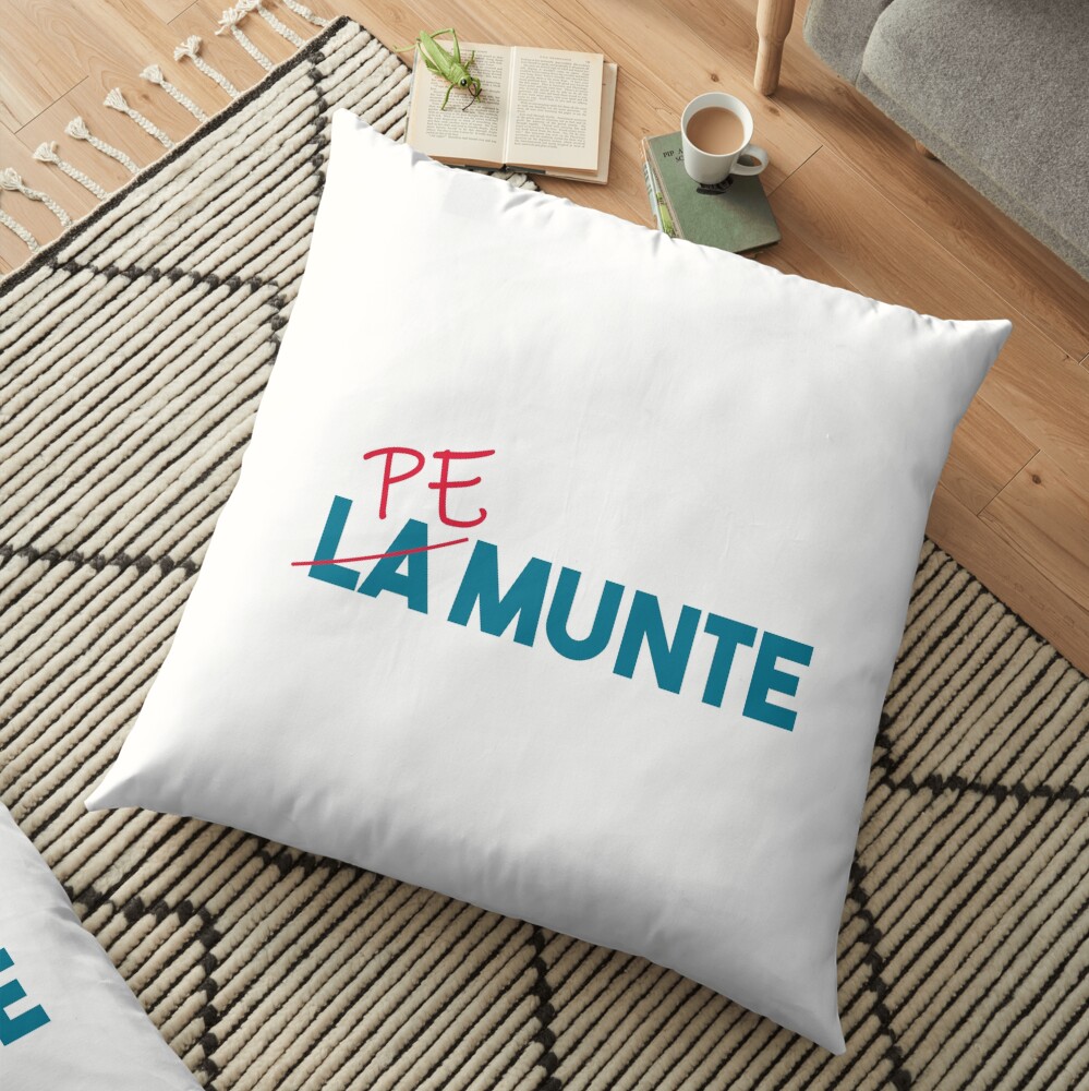 "Pe munte", nu "la munte" Floor Pillow