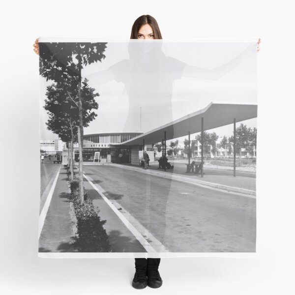 La gare routière de Royan dans les années 50 Foulard