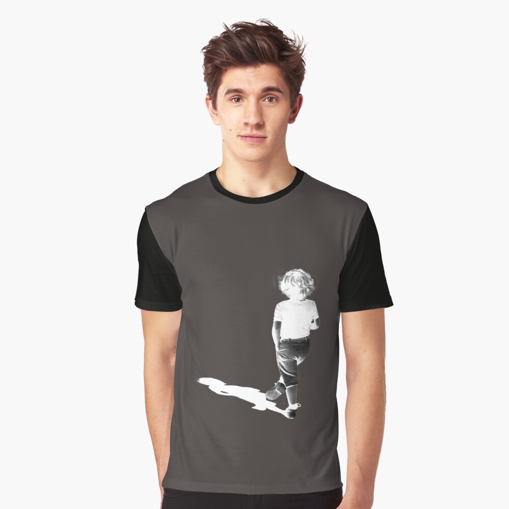 Aperçu de l'œuvre T-shirt graphique créée et vendue par GillouParis.