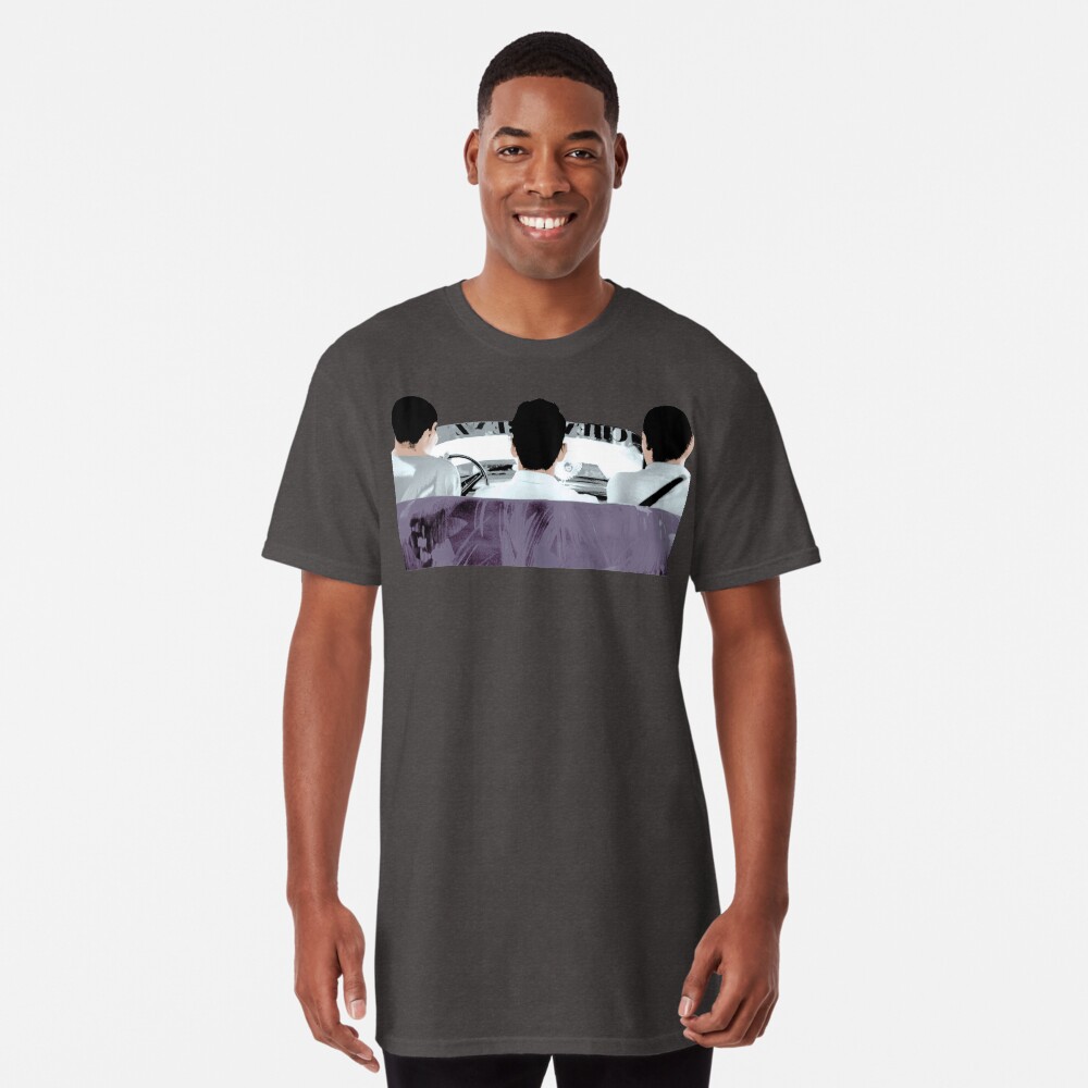 Aperçu de l'œuvre T-shirt long créée et vendue par GillouParis.