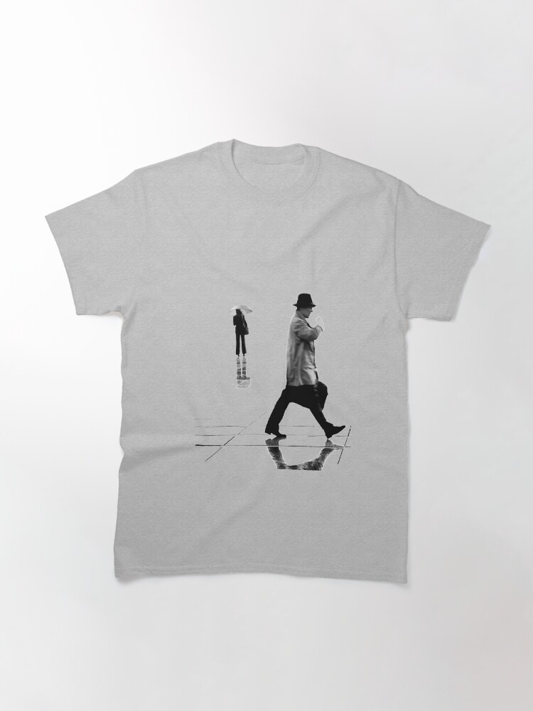 Aperçu 3 sur 7. T-shirt classique avec l'œuvre Bullit créée et vendue par GillouParis.