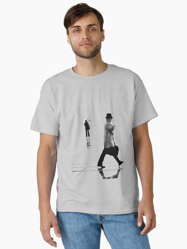 Aperçu 1 sur 7. T-shirt classique avec l'œuvre Bullit créée et vendue par GillouParis.