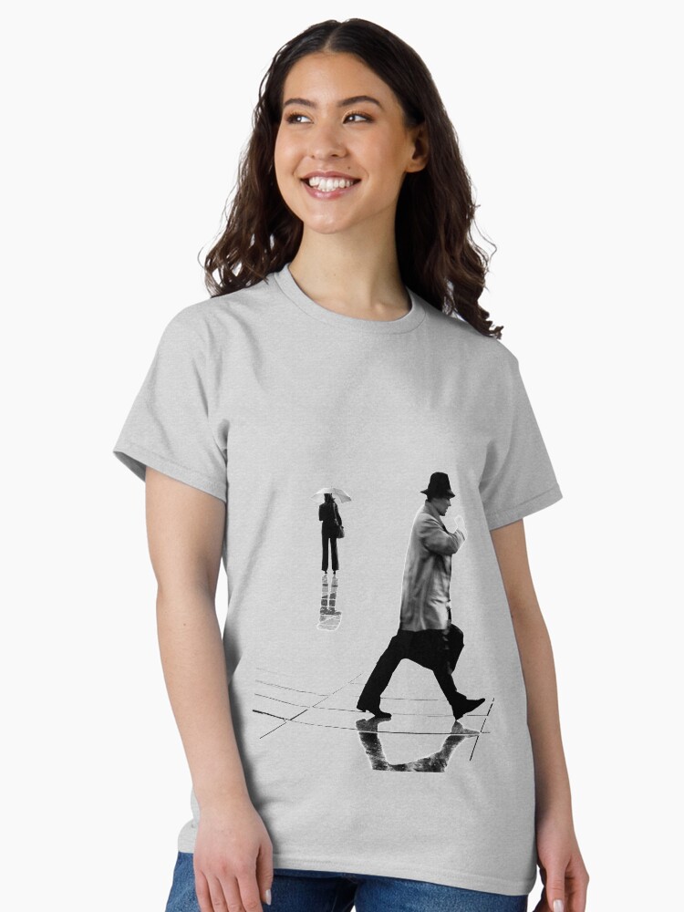 Aperçu 2 sur 7. T-shirt classique avec l'œuvre Bullit créée et vendue par GillouParis.