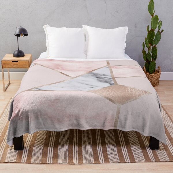 Item preview, hermoso para mirar. Texturas de mármol gris y rosa nublado adornadas con una lámina de oro rosa muy suave para el estilo geográfico.
Presenta las mismas texturas y tonos que mis otros elementos de cartera para que pueda mezclar y combinar para crear s designed and sold by marbleco.