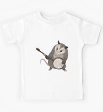 Opossum beim Banjo - Opossum Kinder T-Shirt