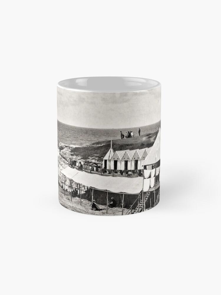 Aperçu 4 sur 6. Mug à café avec l'œuvre Plage du Chay, années 1900 créée et vendue par Richet.