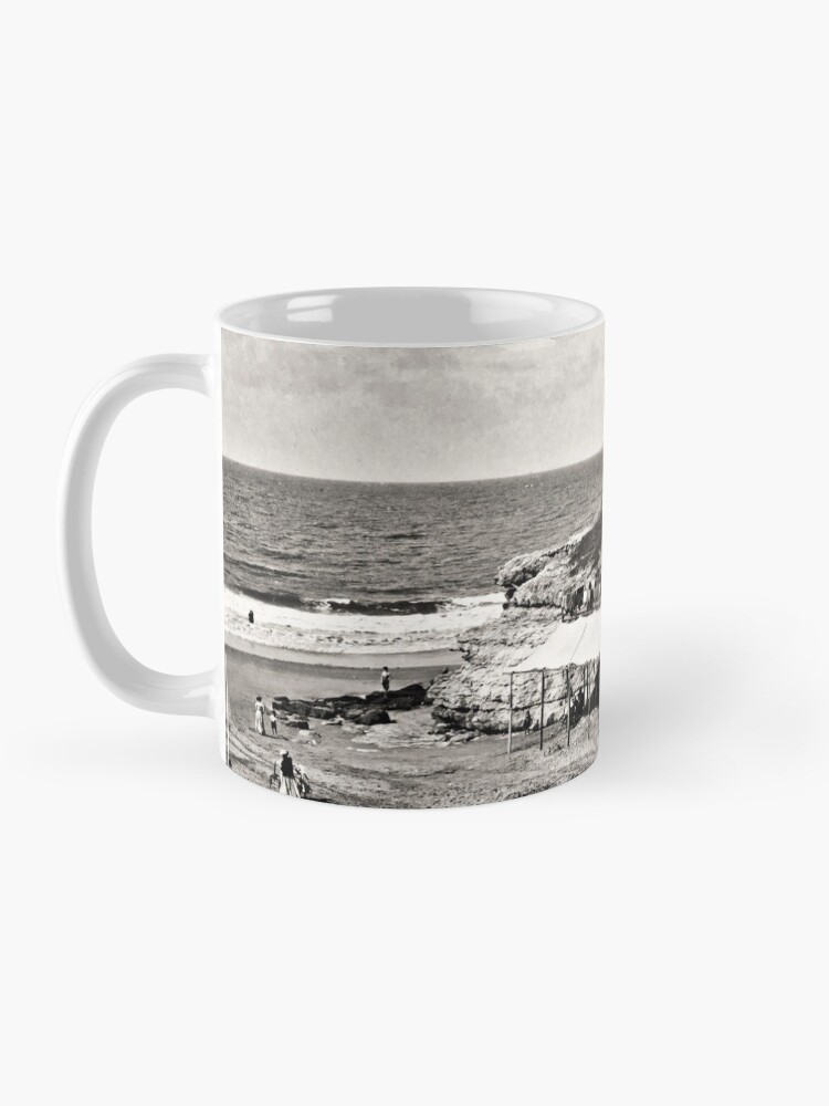 Aperçu 3 sur 6. Mug à café avec l'œuvre Plage du Chay, années 1900 créée et vendue par Richet.