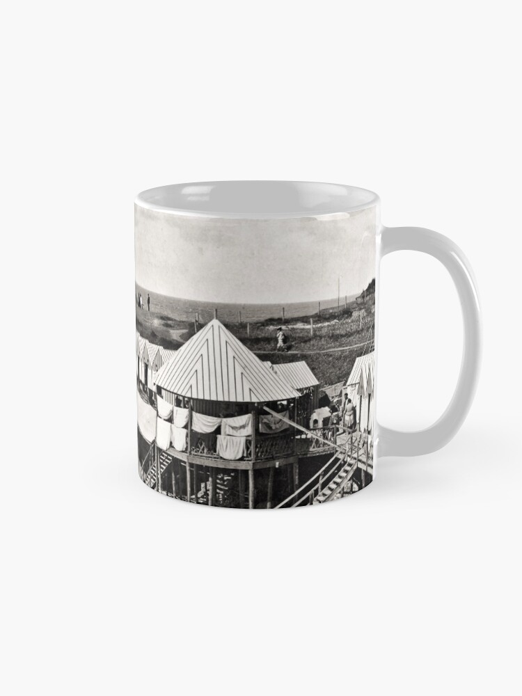 Aperçu 5 sur 6. Mug à café avec l'œuvre Plage du Chay, années 1900 créée et vendue par Richet.