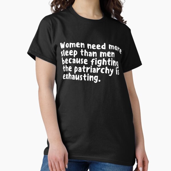 Vista previa del artículo con la obra «Las mujeres necesitan dormir más que los hombres porque defender el patriarcado es agotador», diseñado y vendido por Scoopivich.