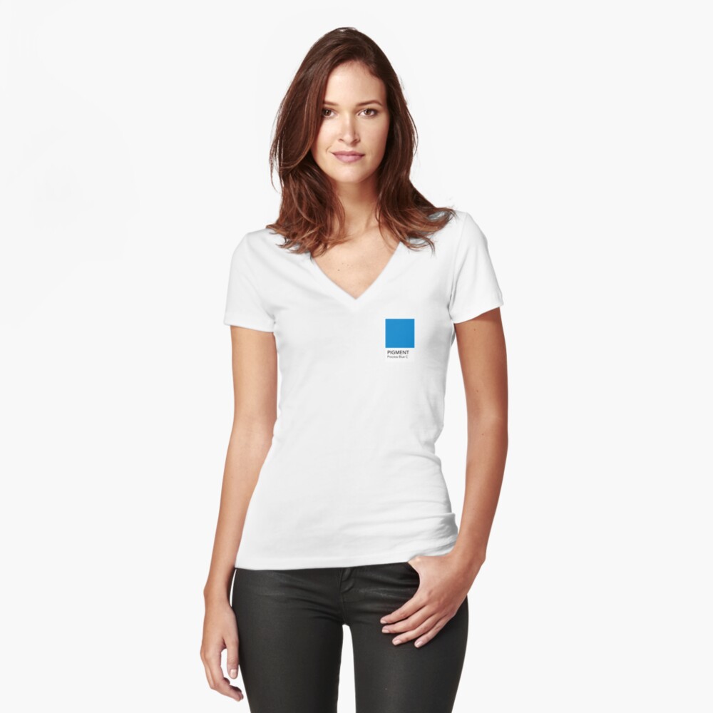 Aperçu de l'œuvre T-shirt moulant col V créée et vendue par anniesibon.