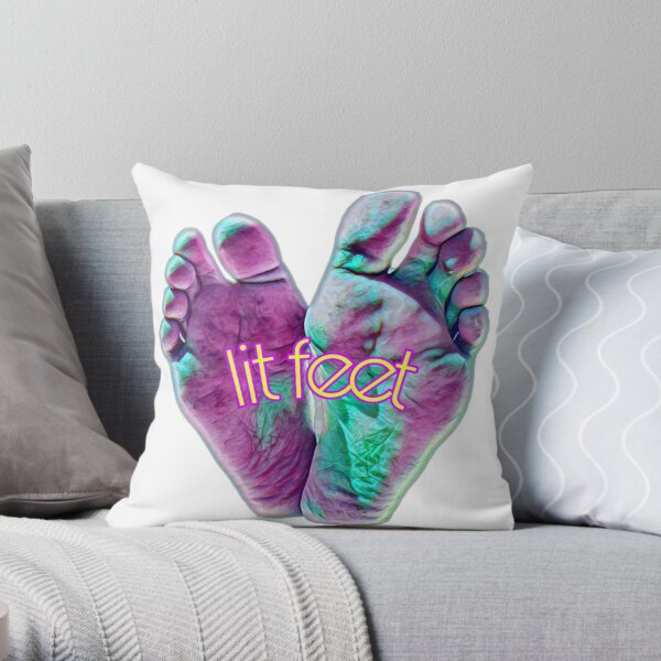 https://ih1.redbubble.net/image.699921758.2555/throwpillow,small,600x-bg,f8f8f8-c,0,120,600,600.u2.jpg