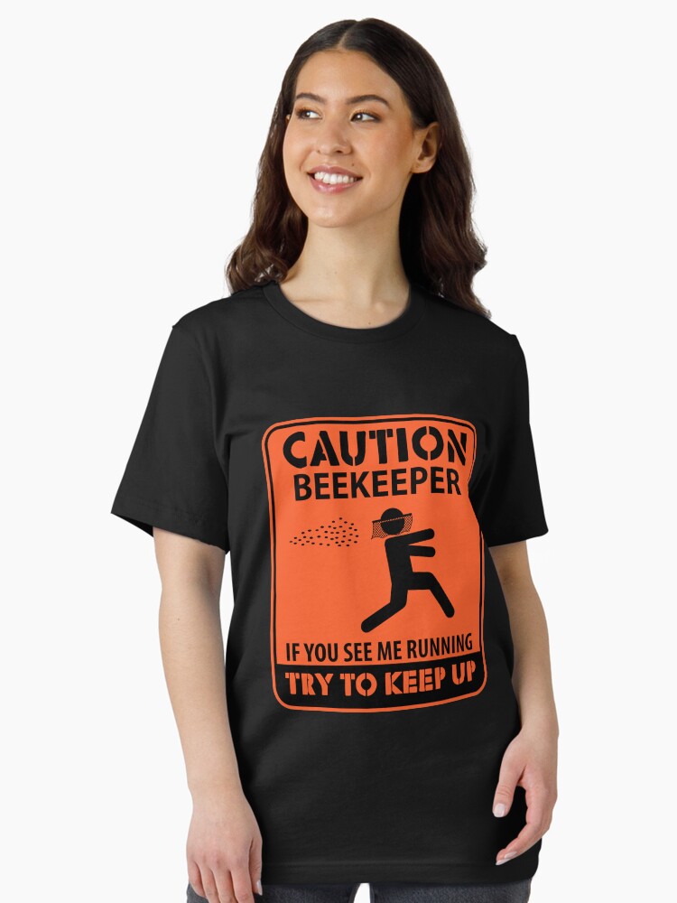 Thumbnail 2 von 7, Essential T-Shirt, Caution Beekeeper If You See Me Running - Beekeeping Gift designt und verkauft von yeoys.