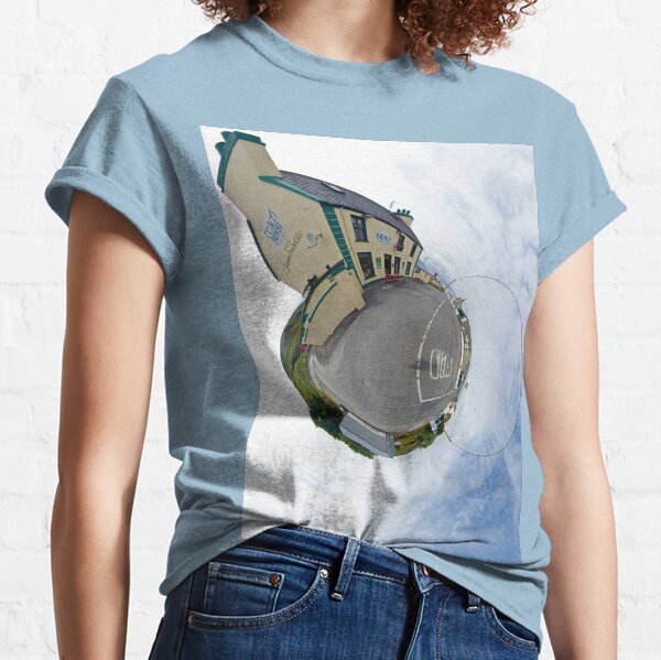 Biddy's House - the Crossroads Pub, Glencolmcille(Sky Out) Classic T-Shirt