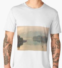 Floating homes on the Willamette River in Oregon City during a foggy fall day Men's Premium T-Shirt