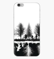 Fremde Dinge umgedrehte Szene iPhone-Hülle & Cover