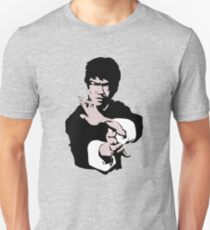 Bruce Lee auf seinem berühmten Kung-Fu-Jet Kune posieren, Kunstwerke, T-Shirts, Drucke, Poster, Taschen, Männer, Frauen, Kinder Slim Fit T-Shirt