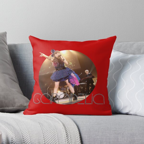 GARNiDELiA Throw Pillow