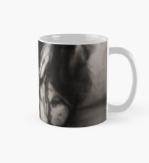 Holzkohlegedanken (Dunkelheit durchsickert) Tasse (Standard)